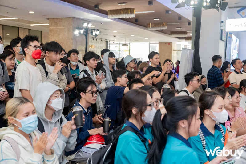 Bùng nổ Galaxy Campus Tour 2024: Sinh viên khám phá sức mạnh Galaxy AI trong học tập cũng như giải trí- Ảnh 11. Bùng nổ Galaxy Campus Tour 2024: Sinh viên khám phá sức mạnh Galaxy AI trong học tập cũng như giải trí- Ảnh 11.