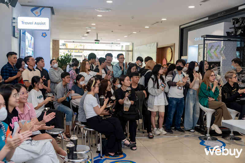 Bùng nổ Galaxy Campus Tour 2024: Sinh viên khám phá sức mạnh Galaxy AI trong học tập cũng như giải trí- Ảnh 12. Bùng nổ Galaxy Campus Tour 2024: Sinh viên khám phá sức mạnh Galaxy AI trong học tập cũng như giải trí- Ảnh 12.