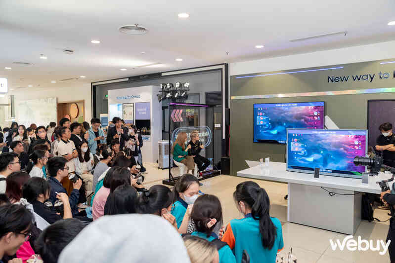 Bùng nổ Galaxy Campus Tour 2024: Sinh viên khám phá sức mạnh Galaxy AI trong học tập cũng như giải trí- Ảnh 8. Bùng nổ Galaxy Campus Tour 2024: Sinh viên khám phá sức mạnh Galaxy AI trong học tập cũng như giải trí- Ảnh 8.
