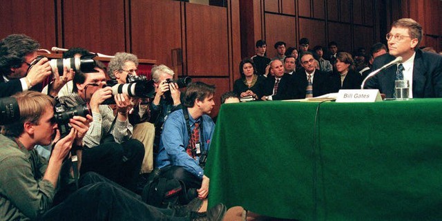 25 năm trước, Bill Gates cay đắng nhìn Microsoft bị ‘xẻ thịt’ để Apple trỗi dậy, giờ đây lịch sử lặp lại khi hệ sinh thái iPhone có nguy cơ phá sản vì 1 vụ kiện- Ảnh 2. 25 năm trước, Bill Gates cay đắng nhìn Microsoft bị ‘xẻ thịt’ để Apple trỗi dậy, giờ đây lịch sử lặp lại khi hệ sinh thái iPhone có nguy cơ phá sản vì 1 vụ kiện- Ảnh 2.