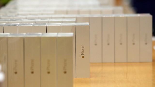 Ảo diệu: Apple Store triển khai công cụ cập nhật phần mềm iPhone mà không cần mở hộp