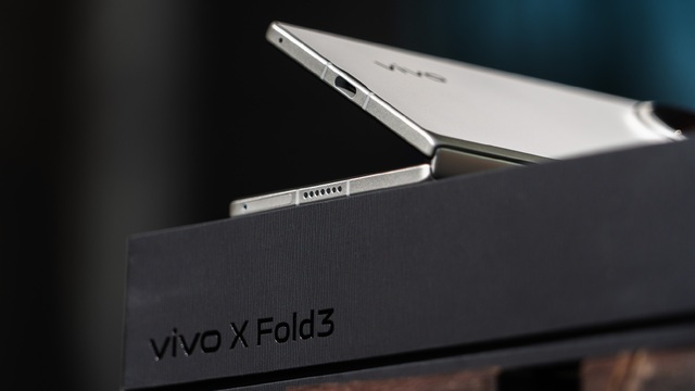Ra mắt smartphone gập mỏng nhẹ nhất thế giới: Nhẹ hơn cả iPhone 15 Pro Max nhưng vẫn có pin lớn, giá 24 triệu đồng- Ảnh 3. Ra mắt smartphone gập mỏng nhẹ nhất thế giới: Nhẹ hơn cả iPhone 15 Pro Max nhưng vẫn có pin lớn, giá 24 triệu đồng- Ảnh 3.
