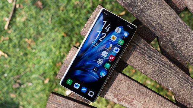 Ra mắt smartphone gập mỏng nhẹ nhất thế giới: Nhẹ hơn cả iPhone 15 Pro Max nhưng vẫn có pin lớn, giá 24 triệu đồng- Ảnh 5. Ra mắt smartphone gập mỏng nhẹ nhất thế giới: Nhẹ hơn cả iPhone 15 Pro Max nhưng vẫn có pin lớn, giá 24 triệu đồng- Ảnh 5.