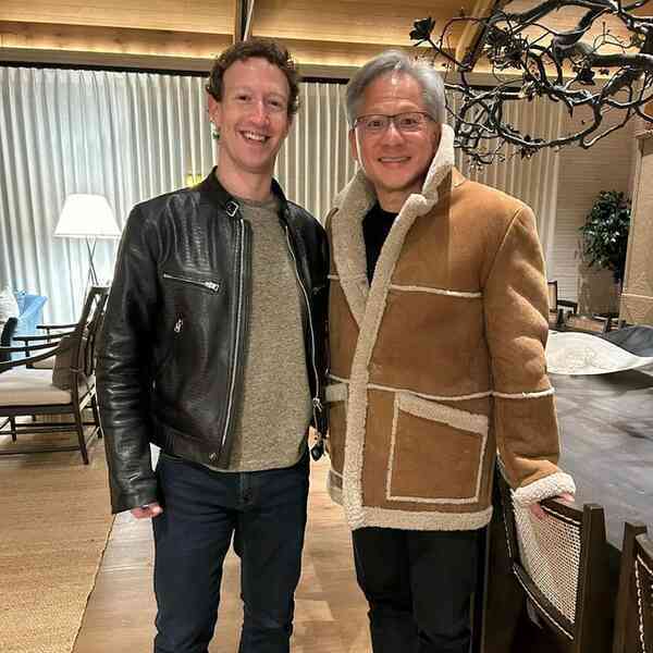 Jensen Huang và Mark Zuckerberg đổi áo cho nhau: Ông ấy là Taylor Swift của làng công nghệ