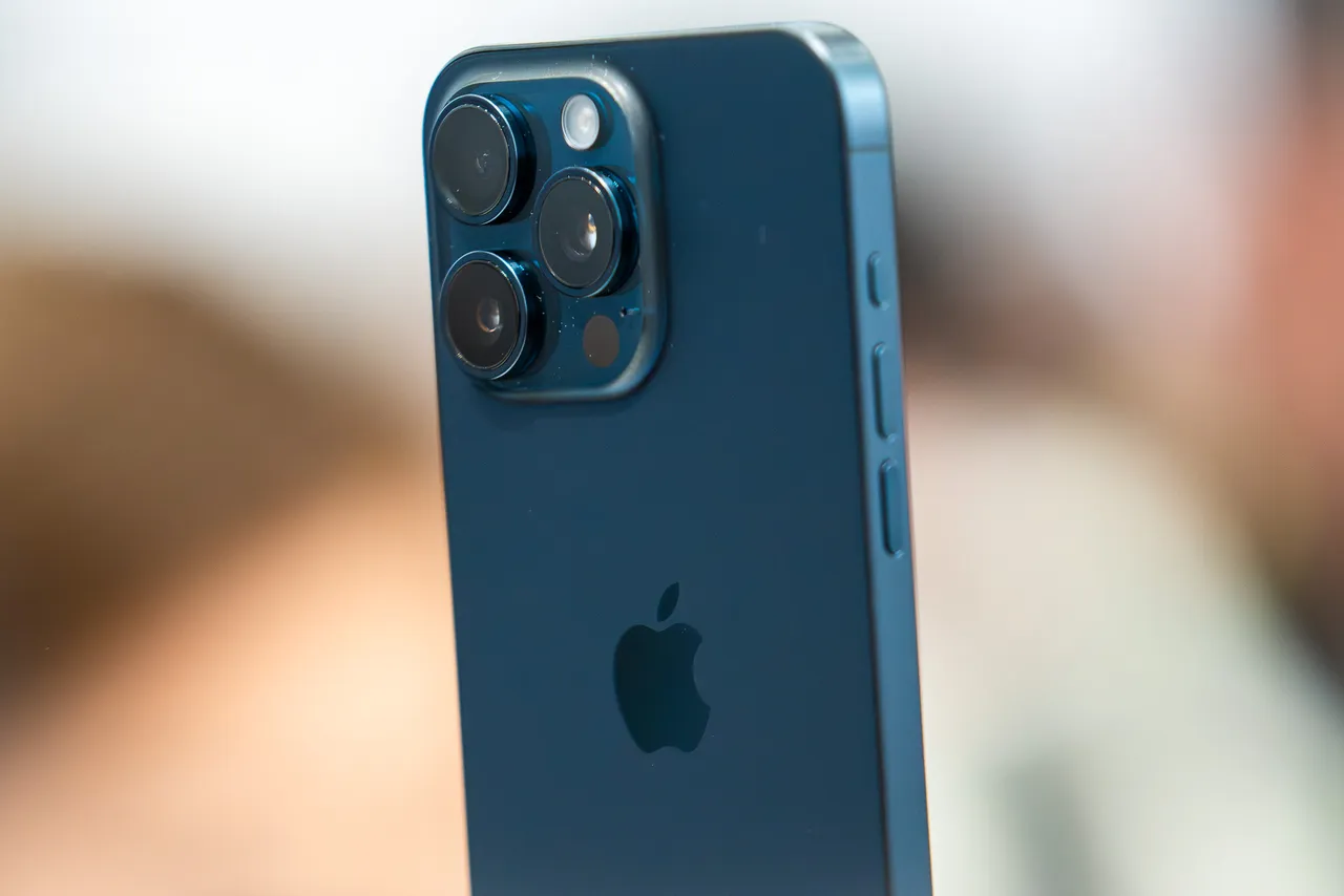 "Vì sao tôi chỉ sạc pin iPhone đến 80% là rút" - Mọi người thực ra đã nhầm, không phải cứ sạc đầy là tốt- Ảnh 2. "Vì sao tôi chỉ sạc pin iPhone đến 80% là rút" - Mọi người thực ra đã nhầm, không phải cứ sạc đầy là tốt- Ảnh 2.