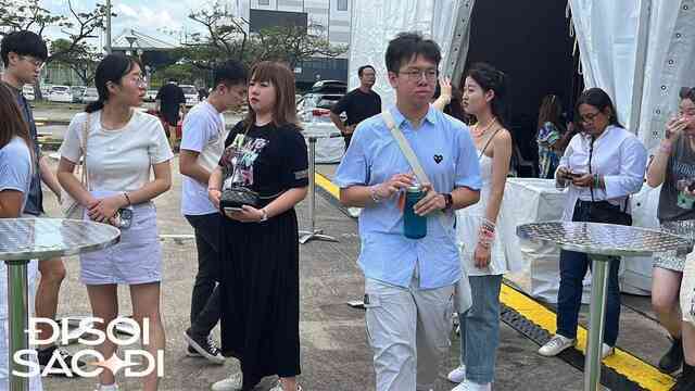 Nhiều fan đeo túi Chanel không được phép vào trong concert Taylor Swift tại Singapore, lý do là gì?