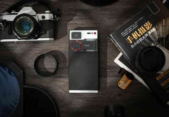 Cận cảnh smartphone chuyên chụp ảnh: Thiết kế giống máy film cổ điển nhưng hiệu năng vô đối với chip Snapdragon 8 Gen 3, giá rẻ bằng nửa Galaxy S24 Ultra