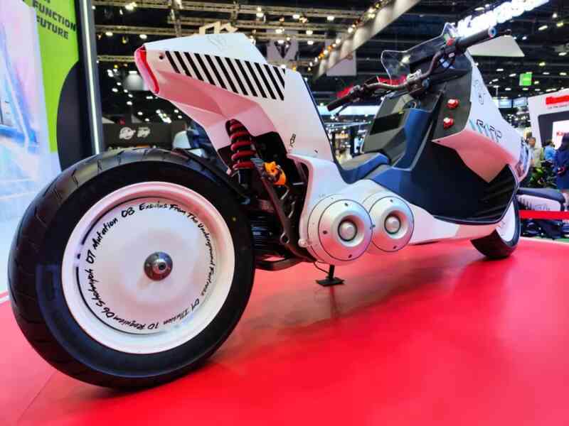 Xe máy điện lớn nhất thế giới có thể di chuyển 720 km sau mỗi lần sạc đầy!- Ảnh 6. Xe máy điện lớn nhất thế giới có thể di chuyển 720 km sau mỗi lần sạc đầy!- Ảnh 6.