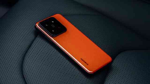 Cận cảnh Xiaomi 14 màu "Cam Dung Nham" mới ra mắt: "Tông xoẹt tông" với xe điện SU7, giá không đổi- Ảnh 2.