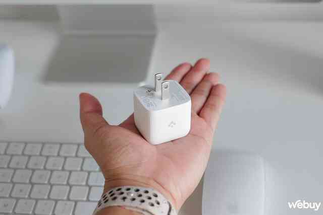 Sạc nhanh Spigen 35W: Thiết kế siêu nhỏ gọn, 2 cổng USB-C, sạc được cho cả MacBook, giá 990.000 đồng- Ảnh 9.