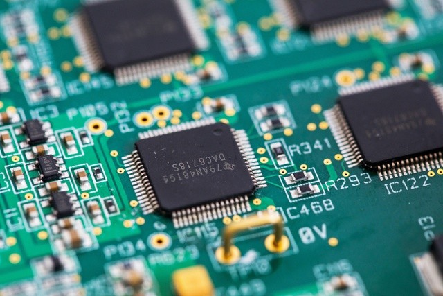 Chip - thành tựu khoa học vĩ đại nhất lịch sử nhân loại: Chứa hàng chục tỷ bóng bán dẫn mỏng hơn tóc người, nhỏ hơn vi khuẩn, nối với nhau bởi 500km dây dẫn siêu vi- Ảnh 3. Chip - thành tựu khoa học vĩ đại nhất lịch sử nhân loại: Chứa hàng chục tỷ bóng bán dẫn mỏng hơn tóc người, nhỏ hơn vi khuẩn, nối với nhau bởi 500km dây dẫn siêu vi- Ảnh 3.