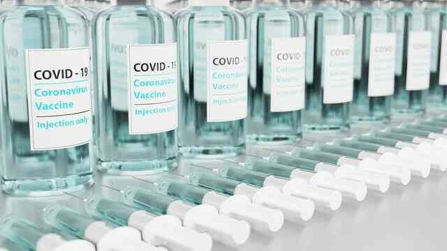 Điều gì đã xảy ra với người đàn ông đã tiêm 217 mũi tiêm phòng COVID- Ảnh 2. Điều gì đã xảy ra với người đàn ông đã tiêm 217 mũi tiêm phòng COVID- Ảnh 2.