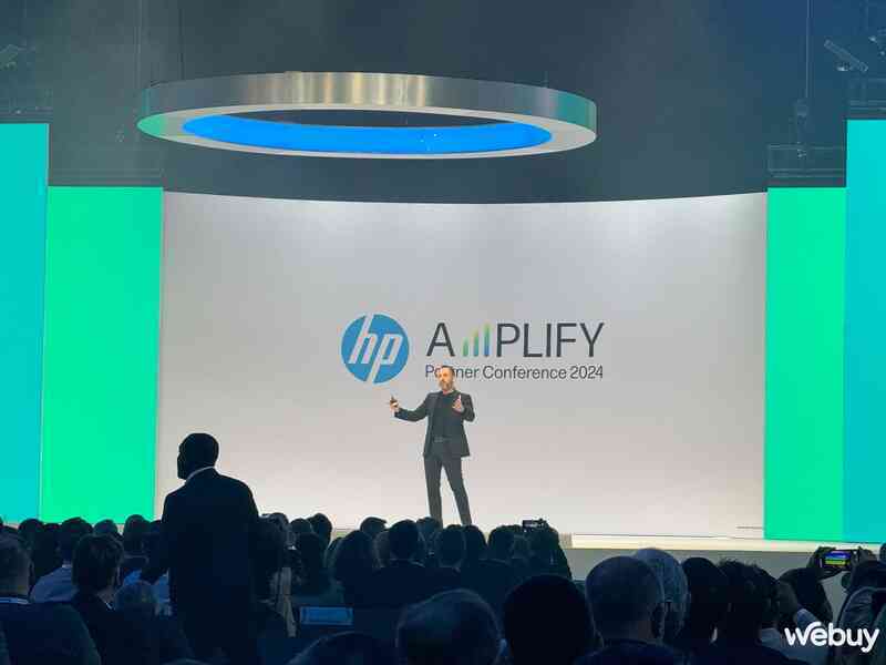 Phó chủ tịch HP Kobi Elbaz tại HP Amplify Partner Conference 2024 diễn ra ở Las Vegas.jpg Phó chủ tịch HP Kobi Elbaz tại HP Amplify Partner Conference 2024 diễn ra ở Las Vegas.jpg