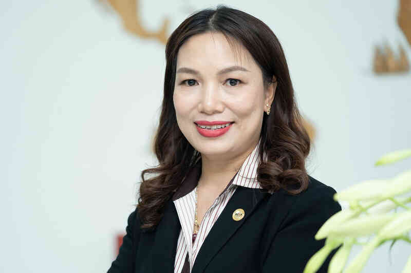 Từ cô kế toán đến “bà đầm thép” làng công nghệ Việt