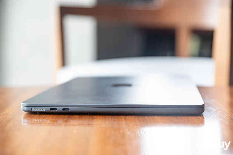 Ảnh thực tế MacBook Air mới ra mắt: Thiết kế không đổi, chip Apple M3 mạnh hơn, giá chính hãng từ 27,99 triệu đồng- Ảnh 17. Ảnh thực tế MacBook Air mới ra mắt: Thiết kế không đổi, chip Apple M3 mạnh hơn, giá chính hãng từ 27,99 triệu đồng- Ảnh 17.