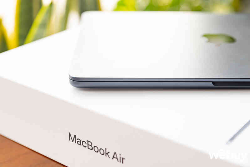 Ảnh thực tế MacBook Air mới ra mắt: Thiết kế không đổi, chip Apple M3 mạnh hơn, giá chính hãng từ 27,99 triệu đồng- Ảnh 20. Ảnh thực tế MacBook Air mới ra mắt: Thiết kế không đổi, chip Apple M3 mạnh hơn, giá chính hãng từ 27,99 triệu đồng- Ảnh 20.
