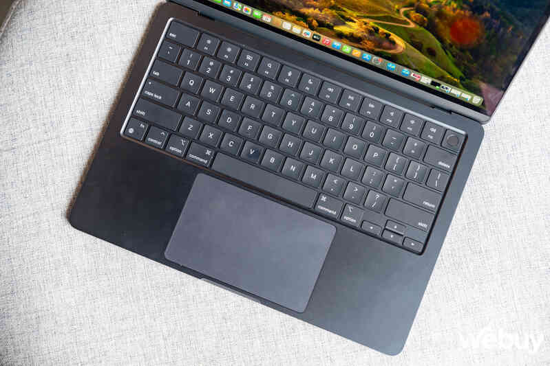 Ảnh thực tế MacBook Air mới ra mắt: Thiết kế không đổi, chip Apple M3 mạnh hơn, giá chính hãng từ 27,99 triệu đồng- Ảnh 23. Ảnh thực tế MacBook Air mới ra mắt: Thiết kế không đổi, chip Apple M3 mạnh hơn, giá chính hãng từ 27,99 triệu đồng- Ảnh 23.