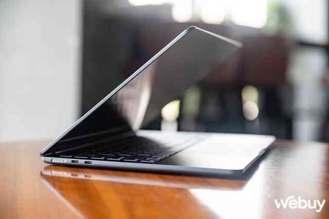 Ảnh thực tế MacBook Air mới ra mắt: Thiết kế không đổi, chip Apple M3 mạnh hơn, giá chính hãng từ 27,99 triệu đồng- Ảnh 25. Ảnh thực tế MacBook Air mới ra mắt: Thiết kế không đổi, chip Apple M3 mạnh hơn, giá chính hãng từ 27,99 triệu đồng- Ảnh 25.