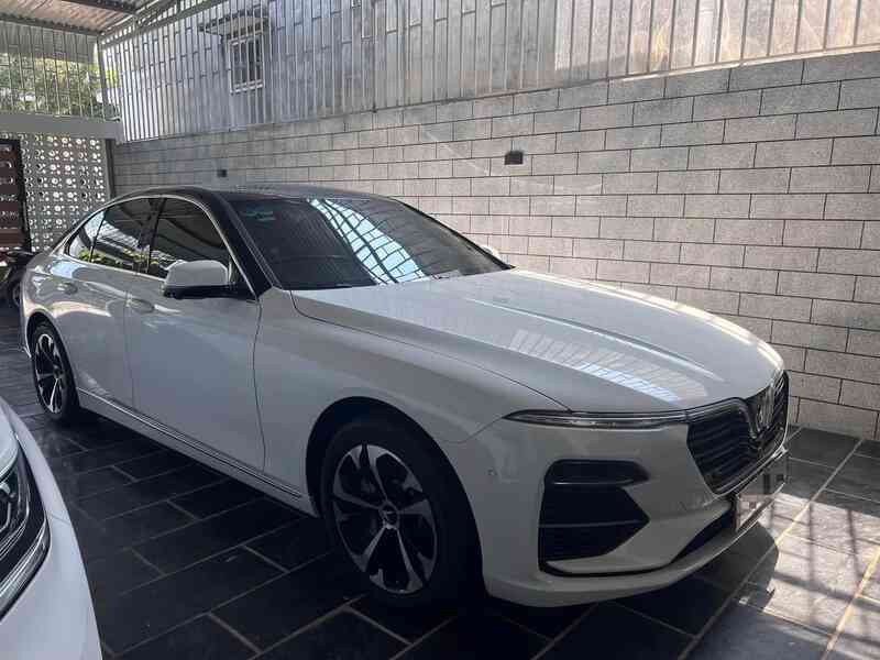 VinFast Lux A2.0 cũ đi 2 năm 1.700km "hiếm có trên thị trường", CĐM nhìn giá xong liền nói phũ phàng- Ảnh 11.