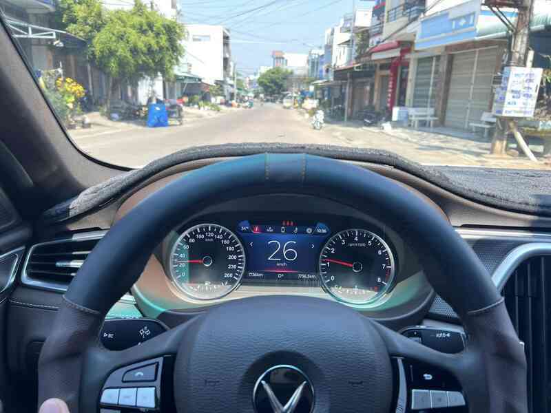 VinFast Lux A2.0 cũ đi 2 năm 1.700km "hiếm có trên thị trường", CĐM nhìn giá xong liền nói phũ phàng- Ảnh 9. VinFast Lux A2.0 cũ đi 2 năm 1.700km "hiếm có trên thị trường", CĐM nhìn giá xong liền nói phũ phàng- Ảnh 9.