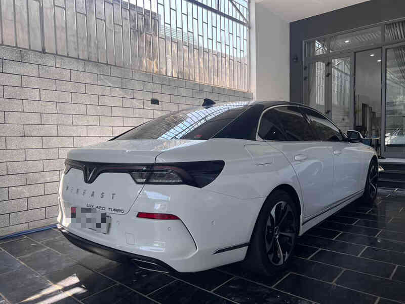 VinFast Lux A2.0 cũ đi 2 năm 1.700km "hiếm có trên thị trường", CĐM nhìn giá xong liền nói phũ phàng- Ảnh 10. VinFast Lux A2.0 cũ đi 2 năm 1.700km "hiếm có trên thị trường", CĐM nhìn giá xong liền nói phũ phàng- Ảnh 10.