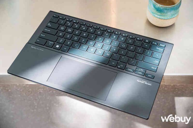 Cận cảnh ASUS Zenbook DUO: Laptop 2 màn hình OLED, thiết kế thông minh, lại còn có chip AI, đủ combo bước vào năm 2024- Ảnh 15. Cận cảnh ASUS Zenbook DUO: Laptop 2 màn hình OLED, thiết kế thông minh, lại còn có chip AI, đủ combo bước vào năm 2024- Ảnh 15.