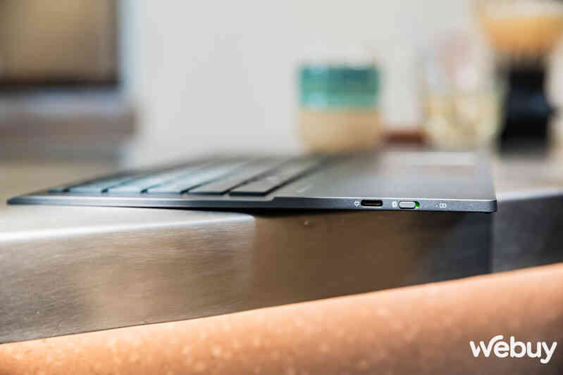 Cận cảnh ASUS Zenbook DUO: Laptop 2 màn hình OLED, thiết kế thông minh, lại còn có chip AI, đủ combo bước vào năm 2024- Ảnh 17. Cận cảnh ASUS Zenbook DUO: Laptop 2 màn hình OLED, thiết kế thông minh, lại còn có chip AI, đủ combo bước vào năm 2024- Ảnh 17.