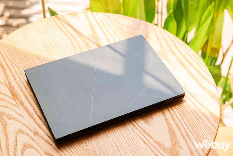 Cận cảnh ASUS Zenbook DUO: Laptop 2 màn hình OLED, thiết kế thông minh, lại còn có chip AI, đủ combo bước vào năm 2024- Ảnh 47. Cận cảnh ASUS Zenbook DUO: Laptop 2 màn hình OLED, thiết kế thông minh, lại còn có chip AI, đủ combo bước vào năm 2024- Ảnh 47.