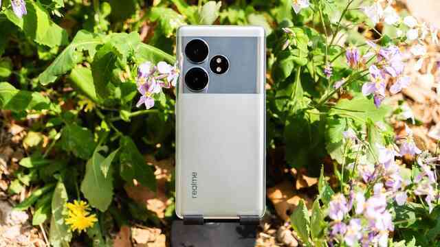Ảnh thực tế realme GT Neo6 SE: Thiết kế cao cấp, chip Snapdragon 7+ Gen 3 cực mạnh, pin 5500mAh, giá chưa tới 6 triệu đồng- Ảnh 3. Ảnh thực tế realme GT Neo6 SE: Thiết kế cao cấp, chip Snapdragon 7+ Gen 3 cực mạnh, pin 5500mAh, giá chưa tới 6 triệu đồng- Ảnh 3.