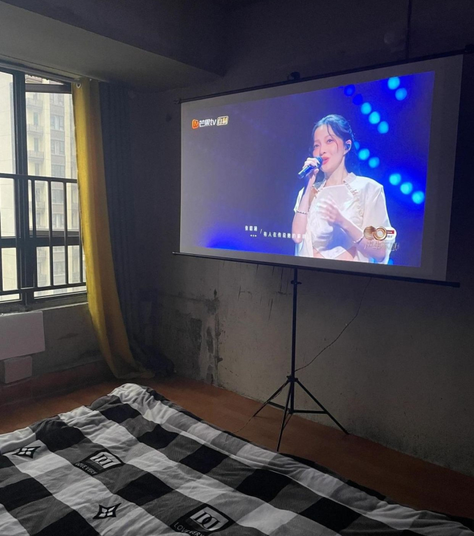 Mốt nhà ở mới của người trẻ Trung Quốc: Mua nhà thô nhưng "ngại" chi tiền hoàn thiện, sàn vữa tường xi măng vẫn có thể sống "chill"- Ảnh 7. Mốt nhà ở mới của người trẻ Trung Quốc: Mua nhà thô nhưng "ngại" chi tiền hoàn thiện, sàn vữa tường xi măng vẫn có thể sống "chill"- Ảnh 7.