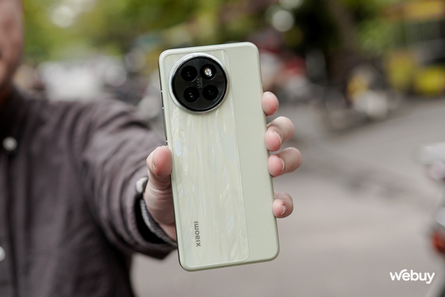 Trên tay Xiaomi Civi 4 Pro: Smartphone tầm trung thôi nhưng có thiết kế quá đẹp, chip Snapdragon 8s Gen 3 cực mạnh, camera Leica không thua kém gì Xiaomi 14 Ultra- Ảnh 3. Trên tay Xiaomi Civi 4 Pro: Smartphone tầm trung thôi nhưng có thiết kế quá đẹp, chip Snapdragon 8s Gen 3 cực mạnh, camera Leica không thua kém gì Xiaomi 14 Ultra- Ảnh 3.