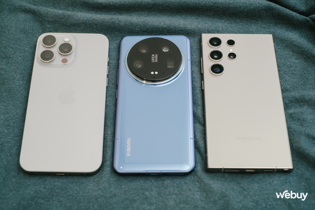 Đo dáng 3 siêu phẩm hàng đầu: iPhone 15 Pro Max, Galaxy S24 Ultra và Xiaomi 14 Ultra, đâu mới là "chân ái"?- Ảnh 3.