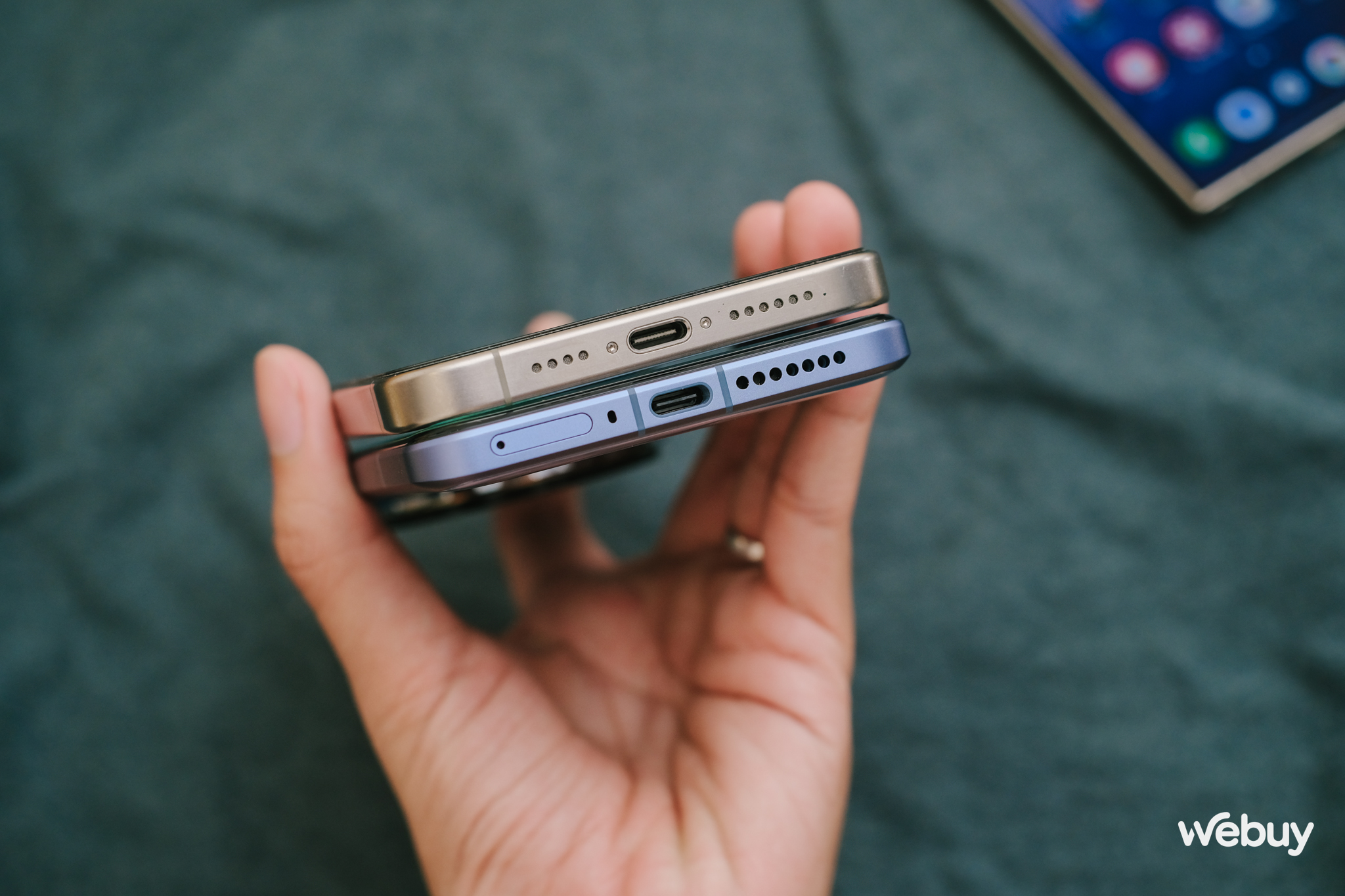 Đo dáng 3 siêu phẩm hàng đầu: iPhone 15 Pro Max, Galaxy S24 Ultra và Xiaomi 14 Ultra, đâu mới là "chân ái"?- Ảnh 6. Đo dáng 3 siêu phẩm hàng đầu: iPhone 15 Pro Max, Galaxy S24 Ultra và Xiaomi 14 Ultra, đâu mới là "chân ái"?- Ảnh 6.