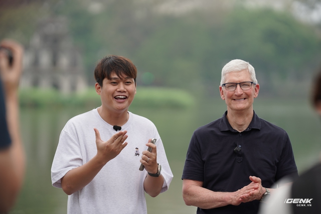 CEO Tim Cook hé lộ lý do bất ngờ: Vì sao người Việt đam mê đồ Apple đến vậy- Ảnh 3. CEO Tim Cook hé lộ lý do bất ngờ: Vì sao người Việt đam mê đồ Apple đến vậy- Ảnh 3.