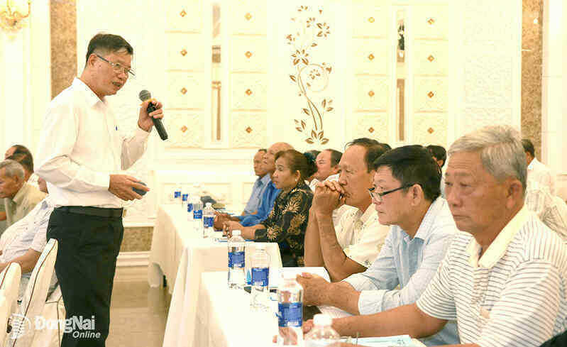 Người có uy tín trong đồng bào dân tộc thiểu số tham gia lớp tập huấn về kiến thức pháp luật, phòng chống lừa đảo qua không gian mạng, do Ban Dân tộc tỉnh tổ chức. Ảnh: S.Thao