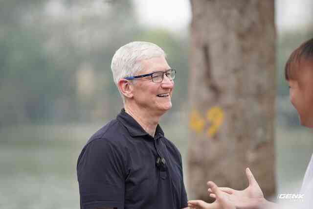 Tim Cook có mặt tại Hồ Hoàn Kiếm, giao lưu cùng Duy Thẩm và báo chí- Ảnh 11.