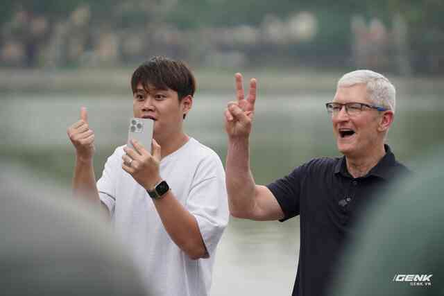 Tim Cook có mặt tại Hồ Hoàn Kiếm, giao lưu cùng Duy Thẩm và báo chí- Ảnh 12.