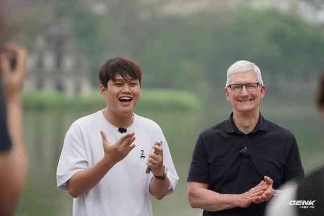 Tim Cook có mặt tại Hồ Hoàn Kiếm, giao lưu cùng Duy Thẩm và báo chí- Ảnh 17.