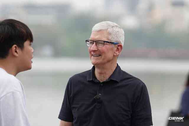 Tim Cook có mặt tại Hồ Hoàn Kiếm, giao lưu cùng Duy Thẩm và báo chí- Ảnh 10.