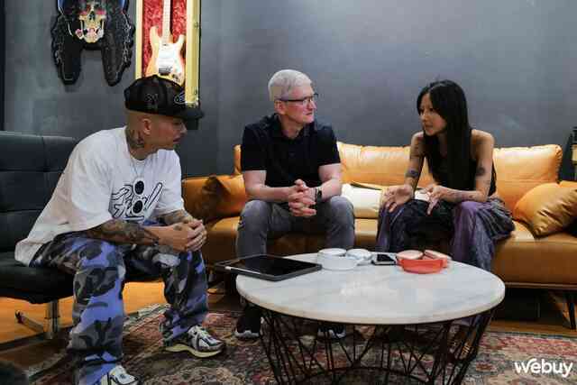 Tim Cook gặp gỡ Việt Max và Suboi, mê mệt cùng bản hit "Dâu Thiên Hạ"- Ảnh 2. Tim Cook gặp gỡ Việt Max và Suboi, mê mệt cùng bản hit "Dâu Thiên Hạ"- Ảnh 2.