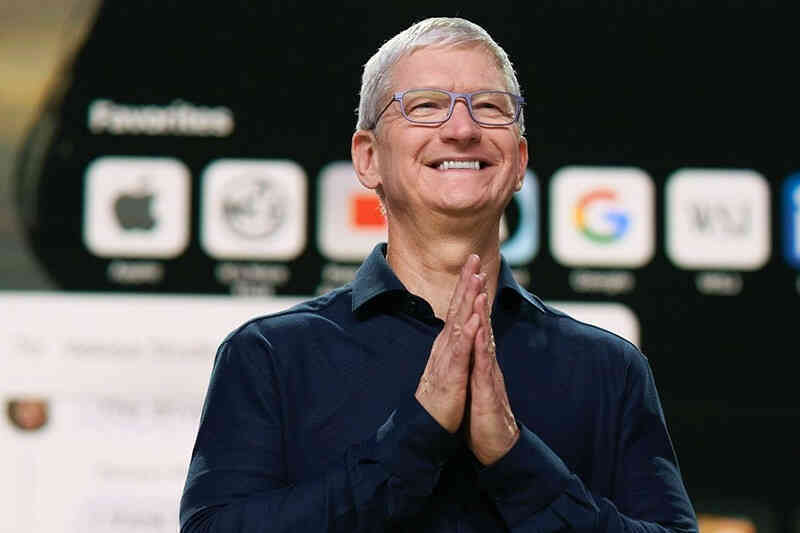 Tim Cook xin chào Việt Nam, uống cà phê trứng, cắn hạt hướng dương