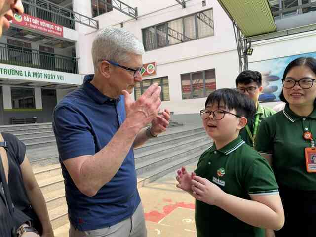 Học sinh hỏi, Tim Cook trả lời: Vì sao kính Apple Vision Pro lại đắt ngang một chiếc xe máy?- Ảnh 2. Học sinh hỏi, Tim Cook trả lời: Vì sao kính Apple Vision Pro lại đắt ngang một chiếc xe máy?- Ảnh 2.