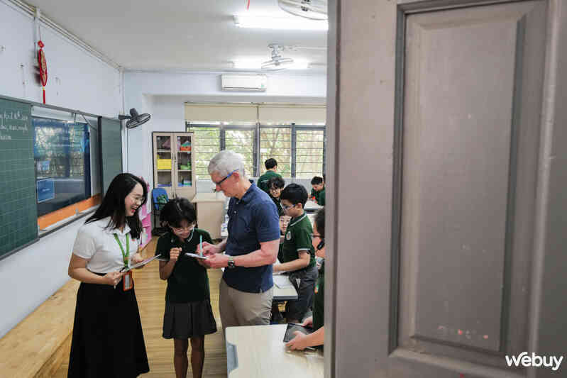 Tim Cook ghé thăm một trường học tại Hà Nội, dự giờ lớp học của Giang Ơi- Ảnh 5. Tim Cook ghé thăm một trường học tại Hà Nội, dự giờ lớp học của Giang Ơi- Ảnh 5.