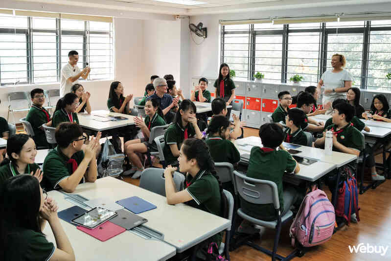 Tim Cook ghé thăm một trường học tại Hà Nội, dự giờ lớp học của Giang Ơi- Ảnh 7. Tim Cook ghé thăm một trường học tại Hà Nội, dự giờ lớp học của Giang Ơi- Ảnh 7.