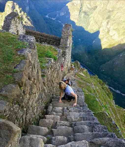 Tại sao 'bậc thang tử thần' ở Huayna Picchu của Peru lại dốc đến vậy?- Ảnh 3. Tại sao 'bậc thang tử thần' ở Huayna Picchu của Peru lại dốc đến vậy?- Ảnh 3.