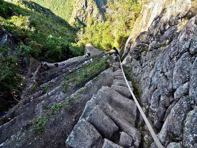 Tại sao 'bậc thang tử thần' ở Huayna Picchu của Peru lại dốc đến vậy?- Ảnh 4.