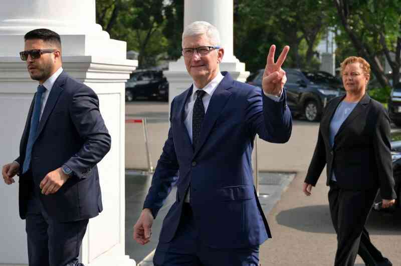 Vừa rời Việt Nam tức thì, CEO Apple Tim Cook đã tính chuyện mở nhà máy ở Indonesia: Nguyên nhân là sao?