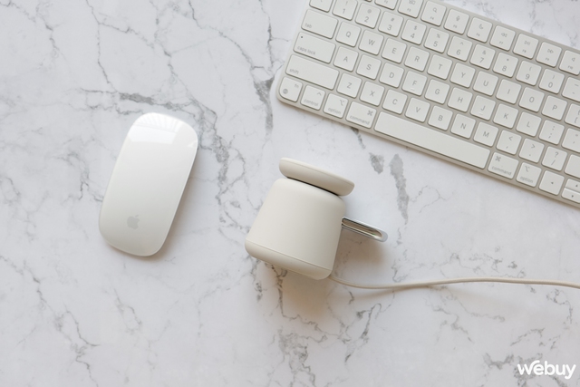 Đế sạc không dây 2 trong 1 dành cho người dùng hệ "Táo": Thiết kế tối giản, hỗ trợ MagSafe 15W, sạc đồng thời iPhone và Apple Watch/AirPods- Ảnh 2. Đế sạc không dây 2 trong 1 dành cho người dùng hệ "Táo": Thiết kế tối giản, hỗ trợ MagSafe 15W, sạc đồng thời iPhone và Apple Watch/AirPods- Ảnh 2.
