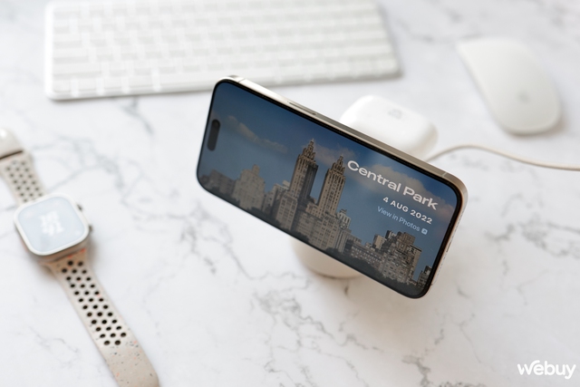 Đế sạc không dây 2 trong 1 dành cho người dùng hệ "Táo": Thiết kế tối giản, hỗ trợ MagSafe 15W, sạc đồng thời iPhone và Apple Watch/AirPods- Ảnh 4. Đế sạc không dây 2 trong 1 dành cho người dùng hệ "Táo": Thiết kế tối giản, hỗ trợ MagSafe 15W, sạc đồng thời iPhone và Apple Watch/AirPods- Ảnh 4.