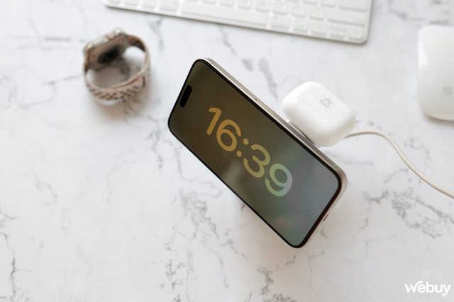 Đế sạc không dây 2 trong 1 dành cho người dùng hệ "Táo": Thiết kế tối giản, hỗ trợ MagSafe 15W, sạc đồng thời iPhone và Apple Watch/AirPods- Ảnh 5. Đế sạc không dây 2 trong 1 dành cho người dùng hệ "Táo": Thiết kế tối giản, hỗ trợ MagSafe 15W, sạc đồng thời iPhone và Apple Watch/AirPods- Ảnh 5.